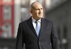 Авторът изрази остра критика към мълчанието на държавния глава и