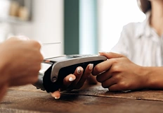 30 годишната жена е похарчила 40 леваСлужители на Второ районно