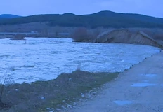 Земеделци предупреждават за скъсана дига властите още съгласуват меркиЖителите на