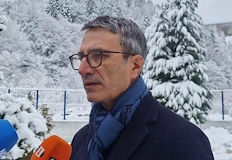 Служебният кабинет анонсира прихващане на надвзетите сумиСлужебният министър на енергетиката