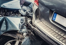 24 годишен водач навлезе в насрещното и предизвика челен сблъсъкТежко