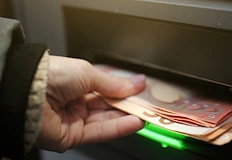 Парите са теглени от банкомати в продължение на два месецаСлужители