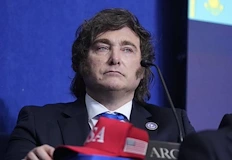 Хавиер Милей изненада с неформално поведение по време на Съвета