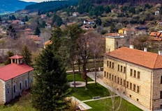 Училището твърди че 15 годишното момче е отписано дни преди