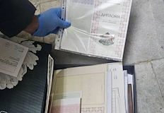 Антимафиоти задържаха мъж в оборудвана печатница за дипломиСлужители на Главна