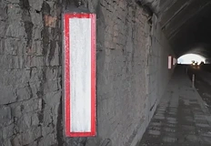 В съоръженията има само светлоотразителни елементи които обаче са замърсени