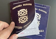 Хартиената книжка остава единствено доказателство за работата ви преди 2025