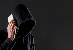 50 годишният мъж отне 6100 евро от възрастна жена в