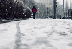 Магистратите отмениха временното разрешение на общината докато стотици се контузват