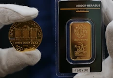 Златото поскъпна с над 60 за година и достигна исторически