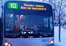 Опашки от тирове и закъсали автобуси белязаха деня в региона