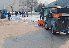 Граждани критикуват лошата организация на работниците по почистванетоСнеговалежът в Русе