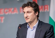 Ръководството маскира отстраняването на вътрешната опозиция като защита на президентското