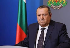 Социалният министър ускорява раздаването на помощи за да избегне политически
