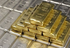 Среброто поевтиня с 15 на сто докато пазарите реагират на