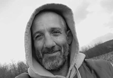 Изпращат привърженика на драконите в петък в гробищен парк Чародейка