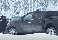 Световната агенция акцентира върху конспиративните теории и странната смесица от