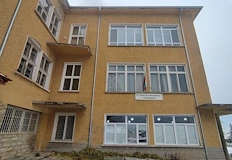 Държавата абдикира училище с 32 деца търси спасение в международни