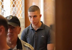 Сянка на полицейски чадър над делото за убитата майка в