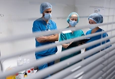 Ученичката изпила алкохола на екс за 20 минутиУченичка в седми