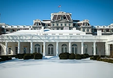 Член на консултативния съвет на фондация свързвана с руски олигарси