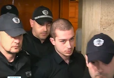 Защитата поиска отвод на прокурора майката на обвиняемия оспорва наркотестоветеАпелативният