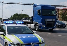 19 годишен без книжка бяга от полицията с камионНеправоспособен 19