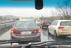 Колоната от автомобили е заради катастрофа на 26 ия км