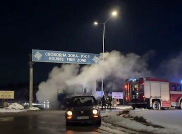 Избухна пожар в ТИР на Дунав мост