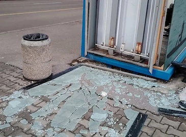 Потрошиха автобусна спирка пред "Арена Русе"