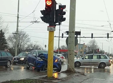 Катастрофа затрудни трафика по булевард "Христо Ботев"