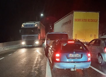 Километрични опашки блокираха Дунав мост