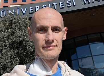 Лекарите пуснаха Никола от Русе да прегърне децата си