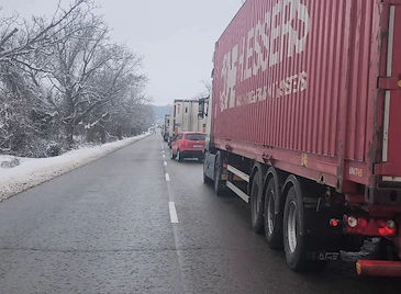 Ограничиха движението по пътя Русе - Бяла край Борово