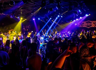 ДНСК нареди затваряне, "The Bank" кани клиенти за "незабравима вечер"