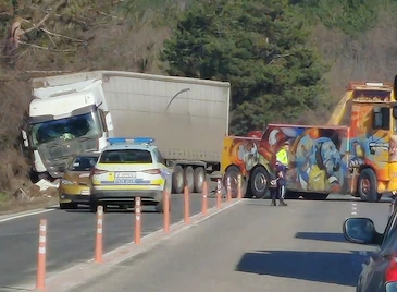 ТИР катастрофира на Беленския баир