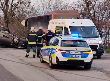 Кола се обърна по таван на булевард „Придунавски“