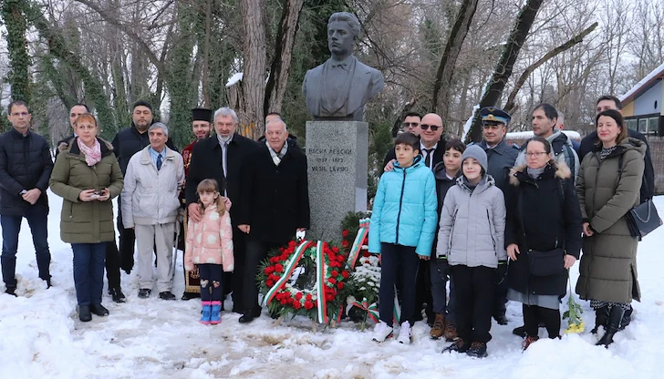 Българската общност в Букурещ отбеляза гибелта на Васил Левски въпреки лошото време Българската общност в Букурещ отбеляза гибелта на Васил Левски въпреки лошото време