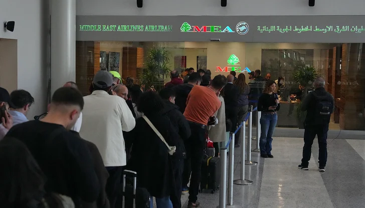 Затворените летища в региона предизвикаха хаос сред хиляди пътуващи Затворените летища в региона предизвикаха хаос сред хиляди пътуващи