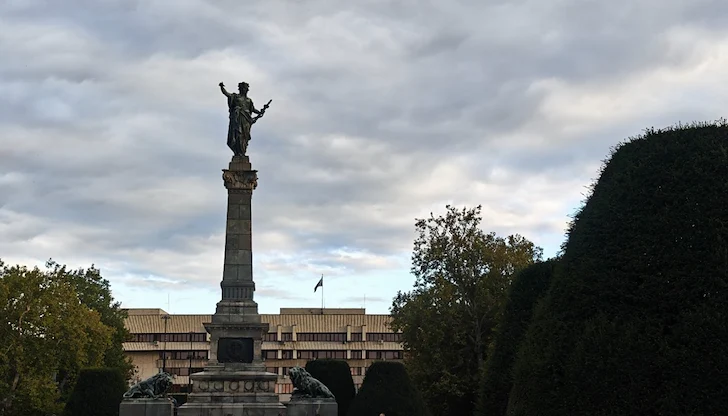 Ниските заплати и високата смъртност чертаят мрачното бъдеще на дунавската столица Ниските заплати и високата смъртност чертаят мрачното бъдеще на дунавската столица