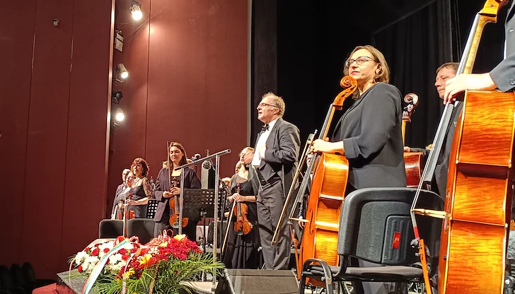 Диригентът се завръща в служебния кабинет на Андрей Гюров на фона на хронични проблеми в сектора Диригентът се завръща в служебния кабинет на Андрей Гюров на фона на хронични проблеми в сектора