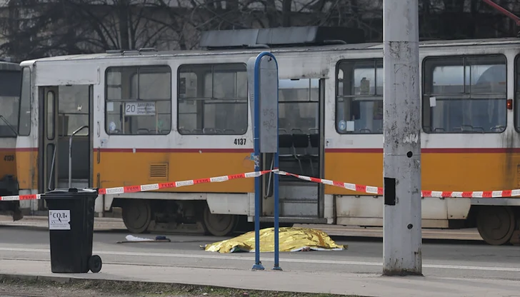 Мъжът изгуби съзнание, докато мотрисата престояваше на спирка на булевард "Шипченски проход" Мъжът изгуби съзнание, докато мотрисата престояваше на спирка на булевард "Шипченски проход"