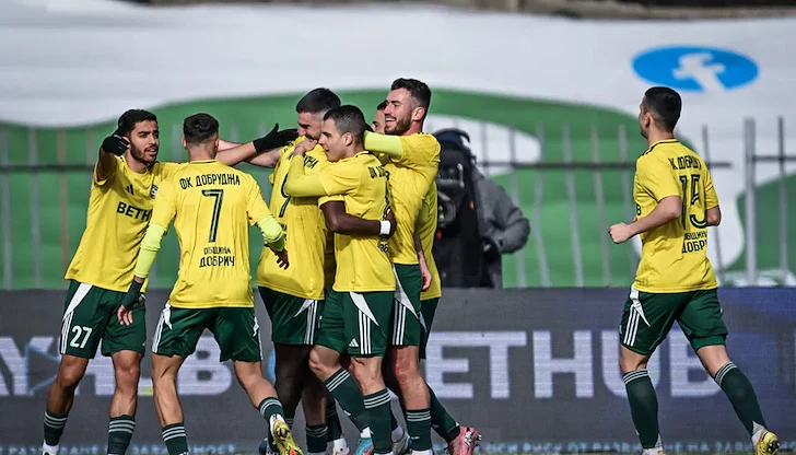 Гостите от Варна завършиха мача с човек по-малко Гостите от Варна завършиха мача с човек по-малко