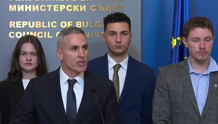 Служебният премиер се оправда с липса на достъп до съдебния регистър