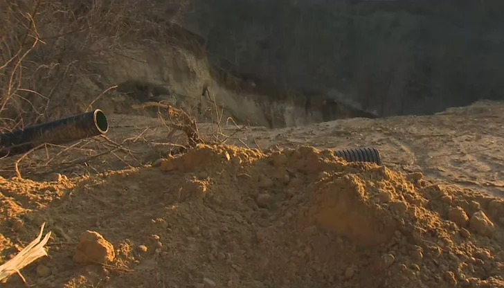 Екипи спряха изтичането на отпадъчни води Екипи спряха изтичането на отпадъчни води