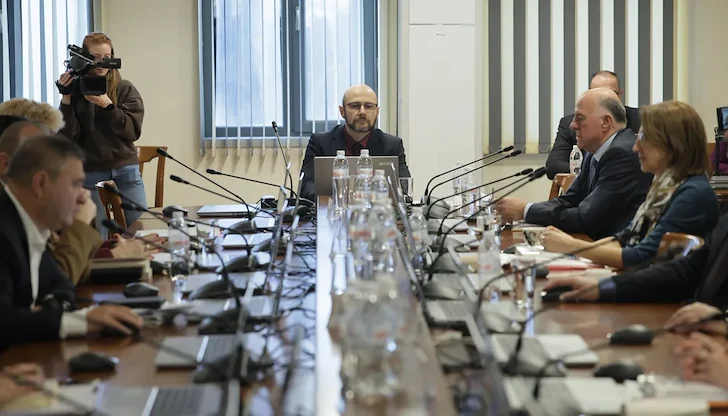 Кадровиците прехвърлиха отговорността на Прокурорската колегия на фона на протести Кадровиците прехвърлиха отговорността на Прокурорската колегия на фона на протести