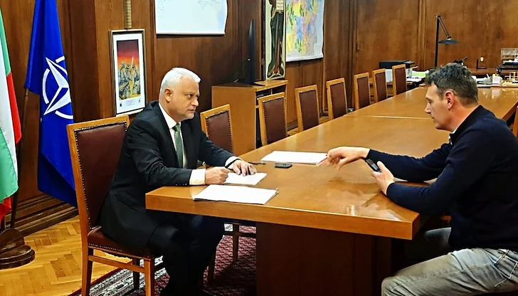 Вътрешният министър се срещна със Самуил Попов след месеци институционално бездействие Вътрешният министър се срещна със Самуил Попов след месеци институционално бездействие