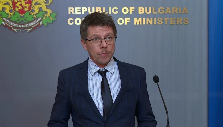 Бившият вицепремиер премина в атака срещу институциите Бившият вицепремиер премина в атака срещу институциите