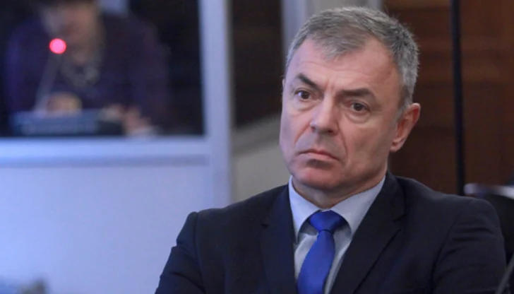 Образователният министър се оправда с останалите 140 ученици след трагедията на връх Околчица Образователният министър се оправда с останалите 140 ученици след трагедията на връх Околчица