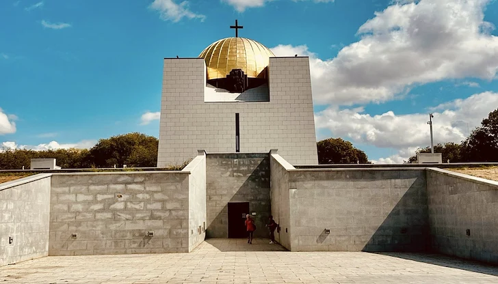 Историята помни изграждането на монумента върху съборен храм Историята помни изграждането на монумента върху съборен храм